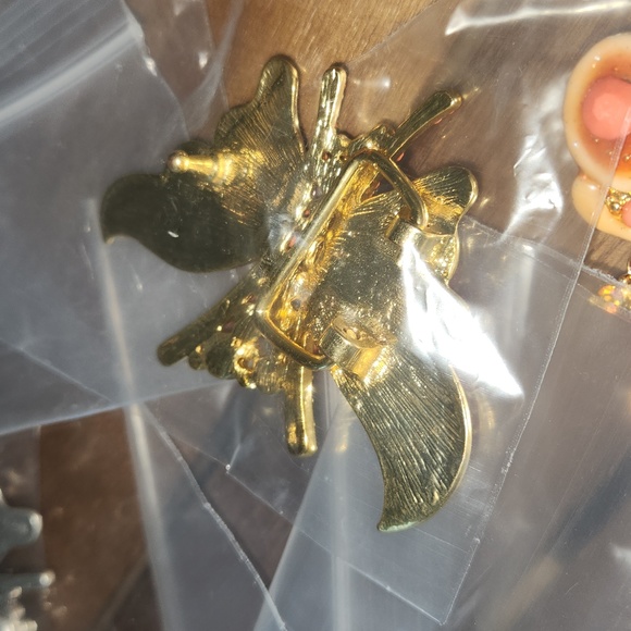 Neiman Marcus 9 Swarovski belt buckles/ scarf catcher use sash belt or snap belt - Picture 13 of 14